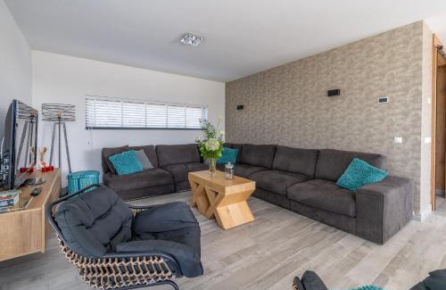 Den Burg Villa | Gerritslanderdijkje 39a