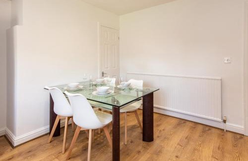 West Bridgford House | Gertrude House - Spacious 3BR Bungalow in Nottingham