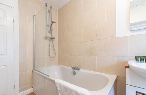 West Bridgford House | Gertrude House - Spacious 3BR Bungalow in Nottingham