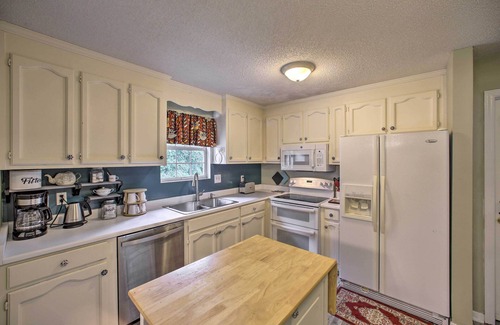 Greenville - Spartanburg Cottage | Get 10% off for week-long booking at Dog Friendly Cottage with fenced backyard