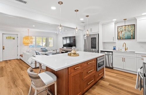 St. Petersburg - Clearwater House | Get 25% Off Rent 30+ Nights |Sea Glass Inn - Stylish Home with Covered Patio and Gameroom in St Pete