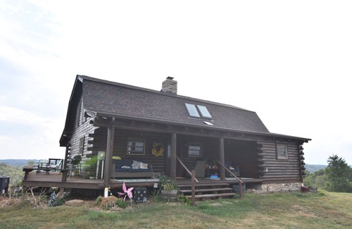 Taylorstown Cabin | Get Away Cabin in Claysville ~ Covered deck~ Watch the Sunrise & Sunset~