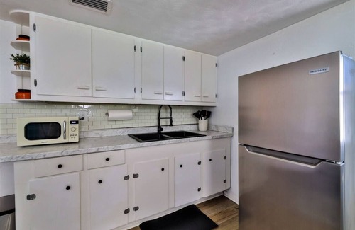 Wallaces New Smyrna Apartment | Get away from it all at the Beach Hideaway