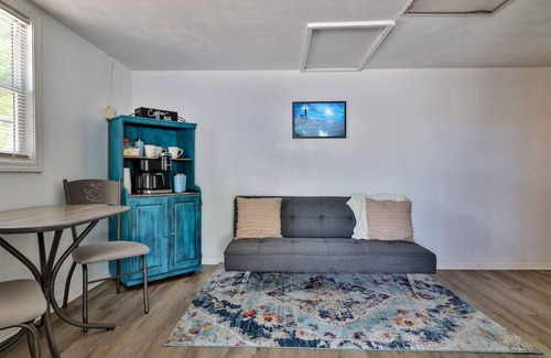 Wallaces New Smyrna Apartment | Get away from it all at the Beach Hideaway