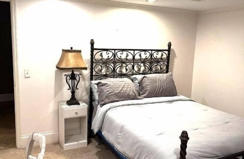 Johns Creek Apartment | Get cozy in this 2-bedroom garden apartment in peaceful Alpharetta.