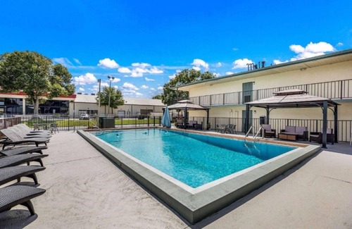 West Colonial House | Get more for your budget in downtown Orlando !