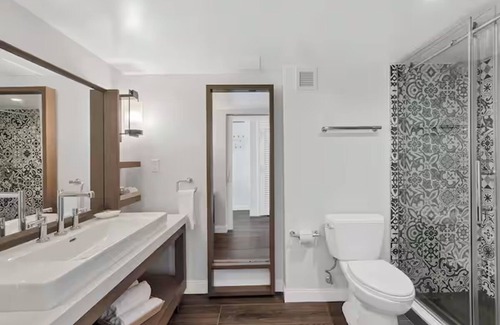Rock Harbor Hotel | Get Ready For Adventure! 2 Relaxing Units, Oceanfront Property, Pets Allowed