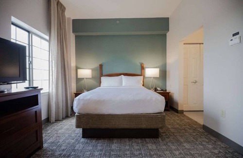 Gateway Hotel | Get Ready for Blissful Getaway! Pet-Friendly, w/Pool, Near Gracywoods Park!