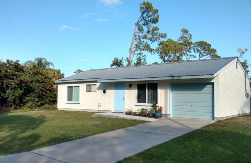 Port Charlotte House | Get to a warmer latitude in a quiet neighborhood on a budget.