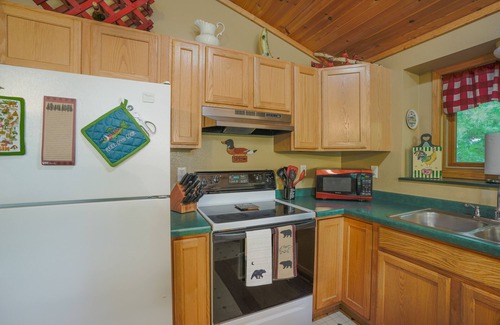 Hayward House | Get To The Lake! Canoes & kayaks included. Sand bottom swimming + good fishing!