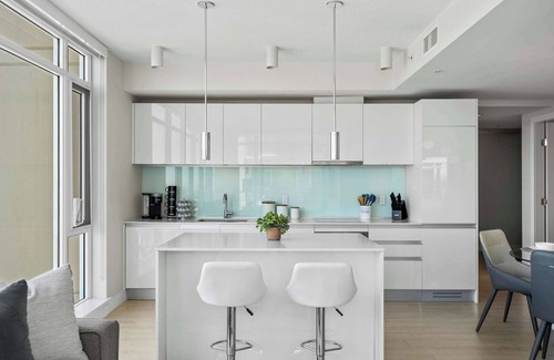 Victoria Park Apartment | Getaway 2BR Suite w/Views | Steps to Stampede Park