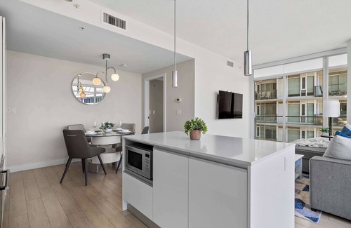 Victoria Park Apartment | Getaway 2BR Suite w/Views | Steps to Stampede Park