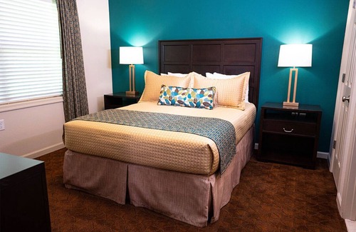 Williamsburg Resort | Getaway Beautiful Resort with Full Amenities - 2 Bedroom