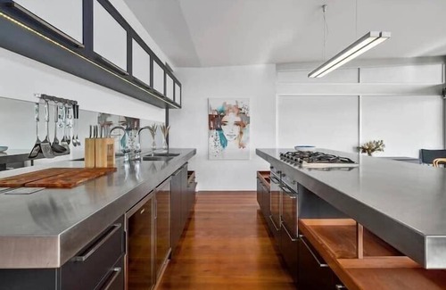 Opossum Bay House | Getaway Hideaway-close to beach Sleeps-8