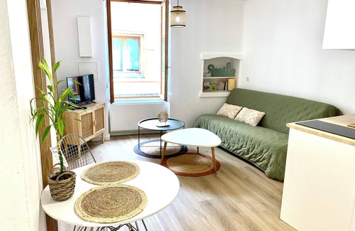 Neuville-sur-Saone Apartment | Getaway in the heart of Neuville sur Saône, 20 minutes from Lyon