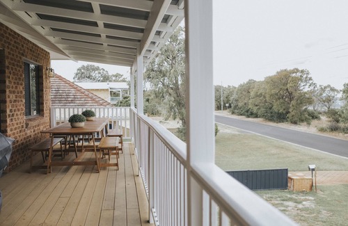 Abbey House | Getaway On the Beach - Relax, unwind, enjoy