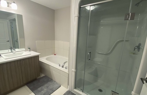 Welland House | Getaway spot in Welland, ON - Niagara Falls