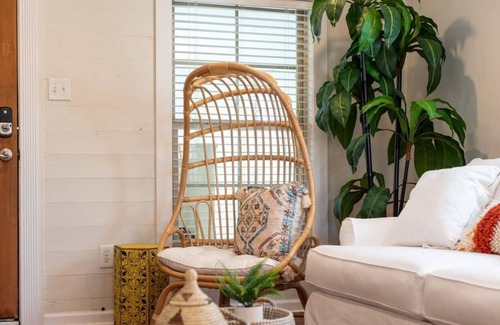 Mid City South Apartment | Getaway to Cozy Midcity Boho Balcony Stay w/ Yard