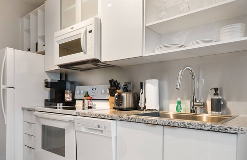 Crossroads Arts District Condo | Getaway to Serene Oasis Near Kauffman Stadium 349