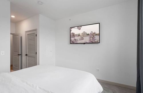 Woodbridge Apartment | Getaway | Views | Free-Parking