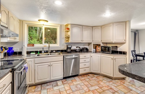 Langley House | Getaway with large deck, play area, enclosed yard & game room - near Lone Lake