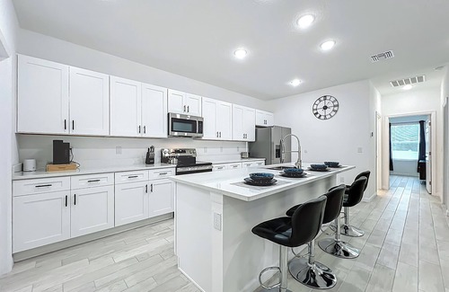Sanford House | Getaways, your way!nSpacious & Modern 3BR, 2BA