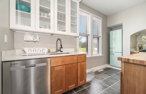 Gettysburg House | Gettysburg Home sleeps 10 with parking and Game Room. Just off the square.
