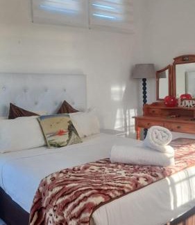 Port Elizabeth House | GH REDPillars