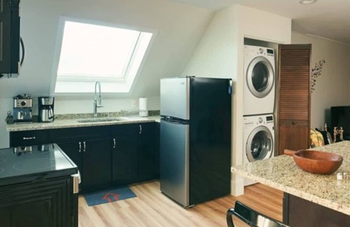 Beverly Condo | *Ghostly Halloween 2BR Home| Salem+Beverly|Parking