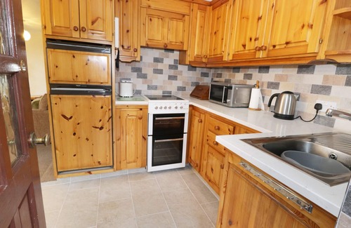 Kendal Cottage | GHYLL BANK BUNGALOW, pet friendly, with open fire in Staveley