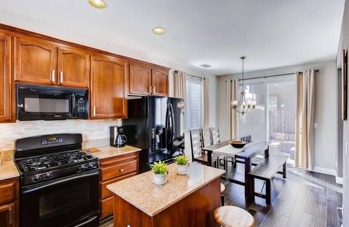 North Natomas House | GIANNO SILVER Downtown, Airport, Grill, Garage Yard, Walk To Parks Tennis Courts