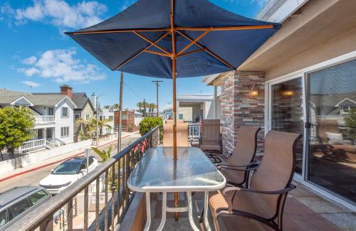 West Newport House | Giant 7 Bedroom Home with 3 separate Condos