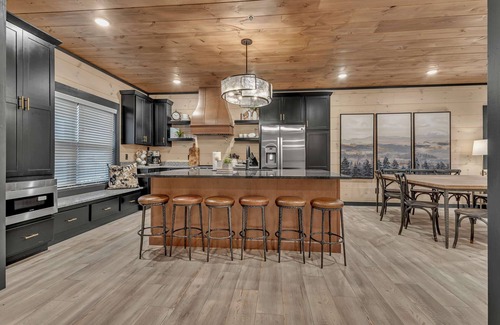 Sevierville Cabin | Giant Luxury Cabin | Sleep 22 | Rooftop | Game Room | Private Pool | Water Park | Near Dollywood