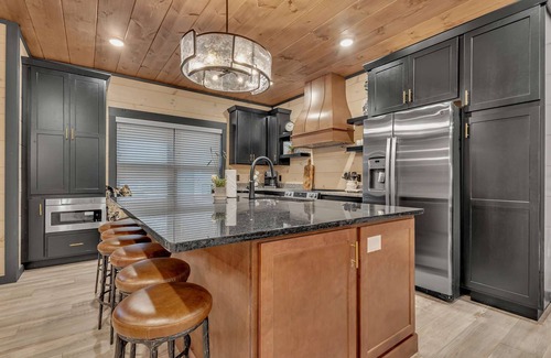 Sevierville Cabin | Giant Luxury Cabin | Sleep 22 | Rooftop | Game Room | Private Pool | Water Park | Near Dollywood