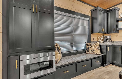 Sevierville Cabin | Giant Luxury Cabin | Sleep 22 | Rooftop | Game Room | Private Pool | Water Park | Near Dollywood