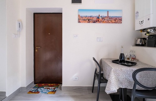 Historic Center Apartment | Giardini Margherita White Studio by Wonderful Italy