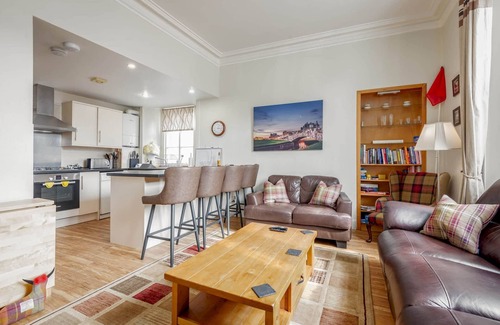 St. Andrews Ski Chalet | Gibson Place | 15 Secs to The Old Course