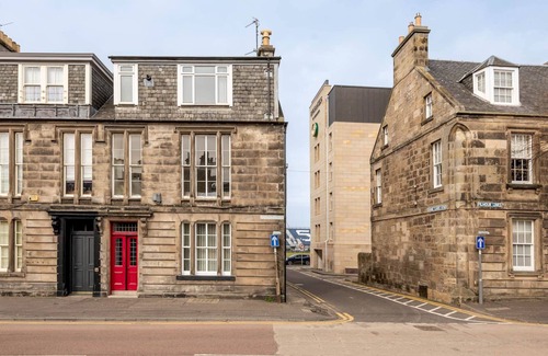 St. Andrews Ski Chalet | Gibson Place | 15 Secs to The Old Course