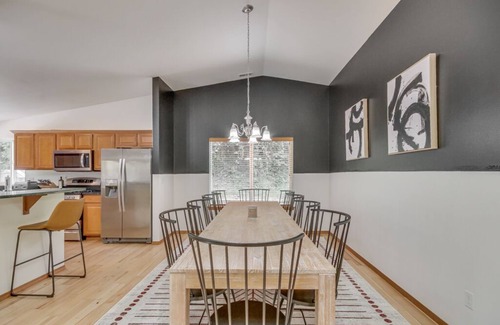 Artondale House | Gig Harbor Haven- Brand New Hot Tub, Seclusion & Scenic Views of Nature!