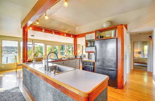 Gig Harbor House | Gig Harbor Home: Large Deck, Outdoor Dining Area