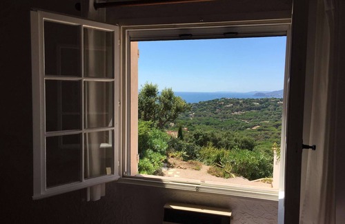 La Croix-Valmer House | GIGARO - Mas with air-conditioned room and magnificent sea view