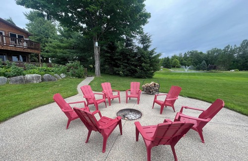 Alden House | Giggles on Torch Lake - cozy lakefront cabin w/BRAND NEW furniture and hot tub