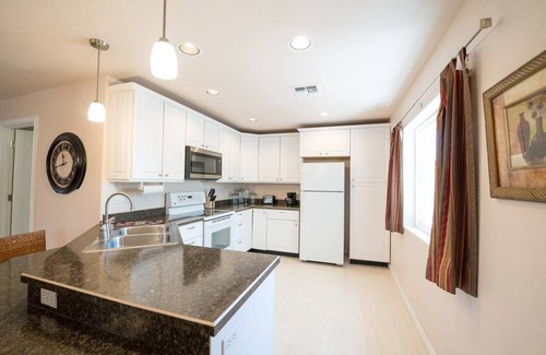 Thatcher House | Gila Valley Cottage - Quiet Stay near EAC, Trails