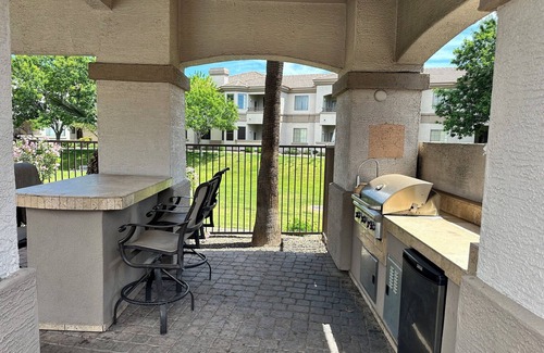 Gilbert Condo | Gilbert/Mesa Solana Luxury Condo 1 Bdrm/1 Bath Near MD Anderson Cancer Center