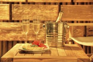Gili Trawangan Hotel | Gili Teak Beach Front Resort