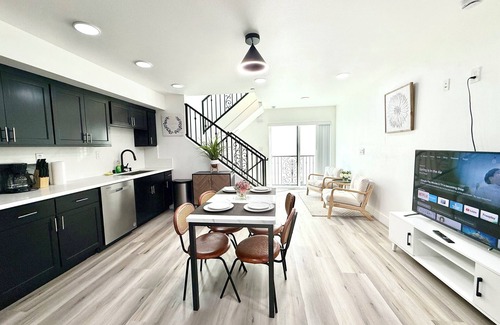 Van Nuys Apartment | Gilmore One