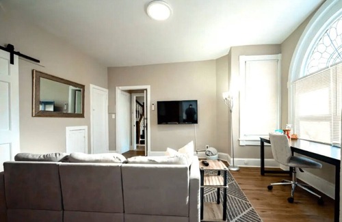 Forty Acres Apartment | Gilpin Grand - Renovated space in Trolley Square