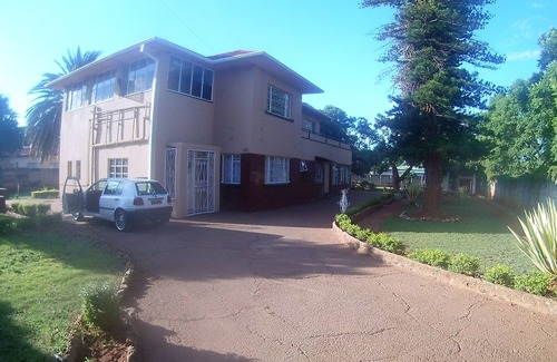 Bulawayo Cabin | Ginger lilly offers a serene environment , great rooms with astounding colors et