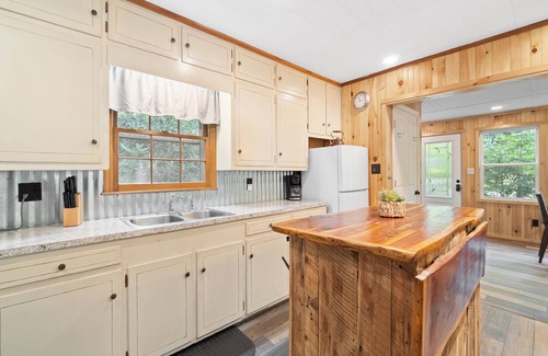 Newland Cottage | Gingercake Mountain Cottage on the east edge of Linville Gorge