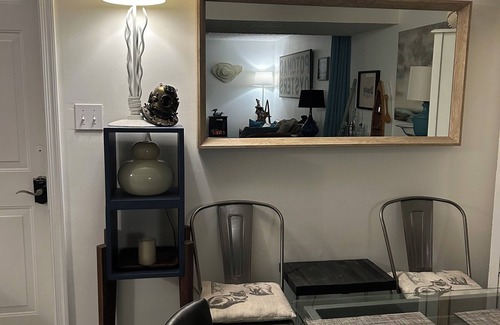 Bennsville Apartment | Gingko Lane, Waldorf.nMCM Vibe Meets Southern Maryland Charm